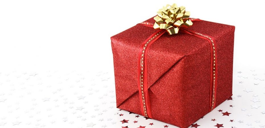 Red_Christmas_present_on_white_background